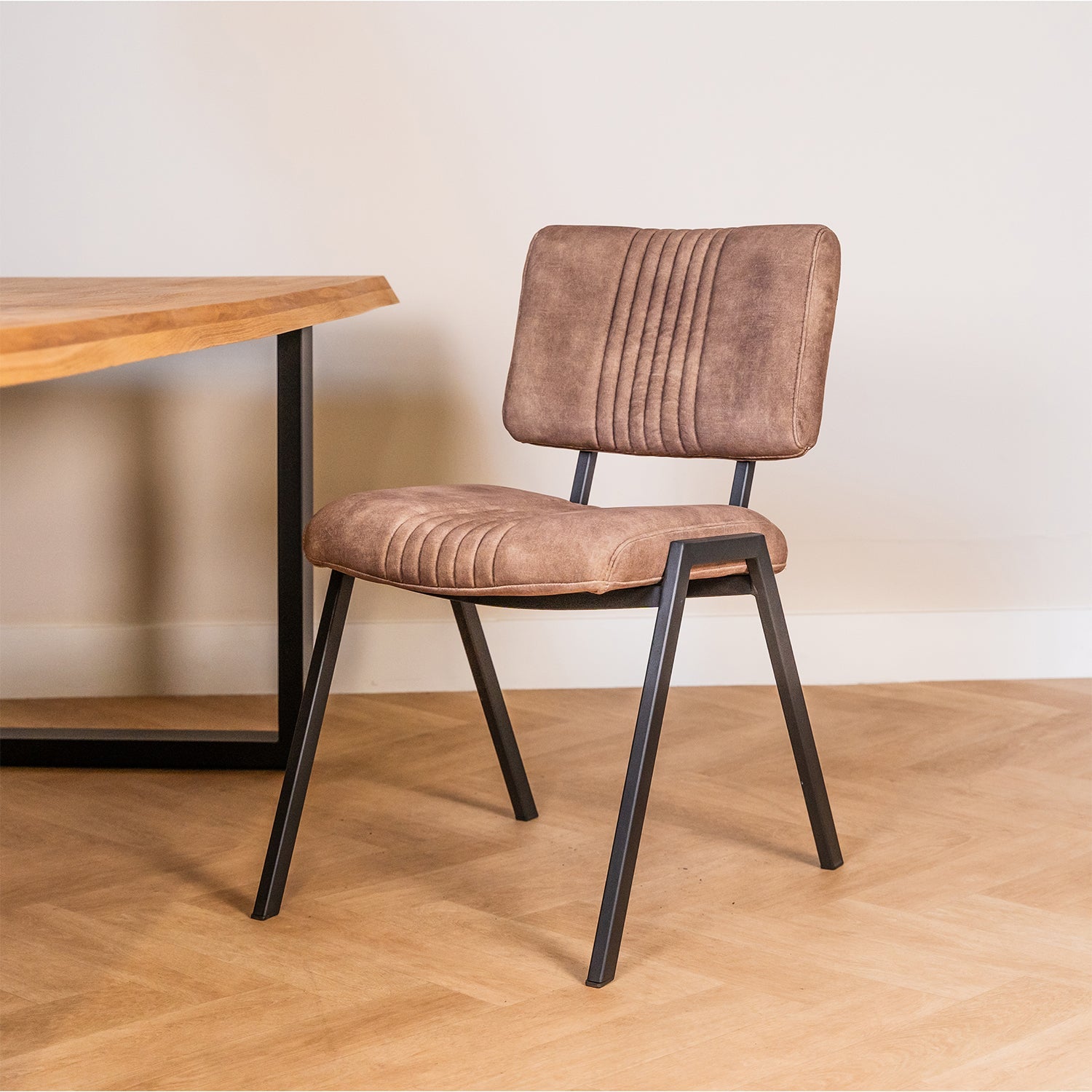 Eetkamerstoel Savio | Goldy Latte | Magazijn leegverkoop