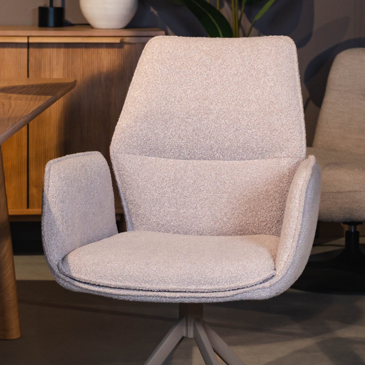 Eetkamerstoel Mellow | Naturel Bouclé | Magazijn leegverkoop