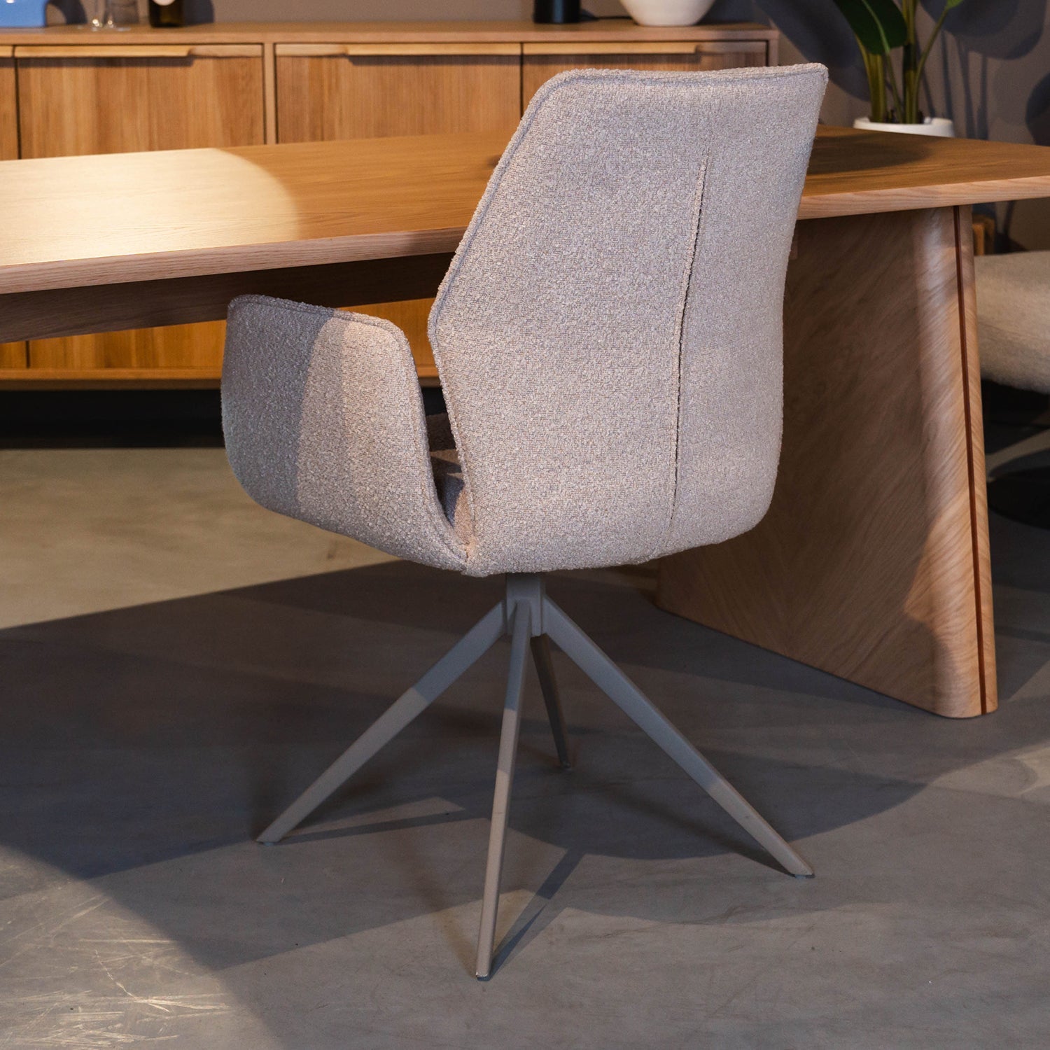 Eetkamerstoel Mellow | Naturel Bouclé | Magazijn leegverkoop