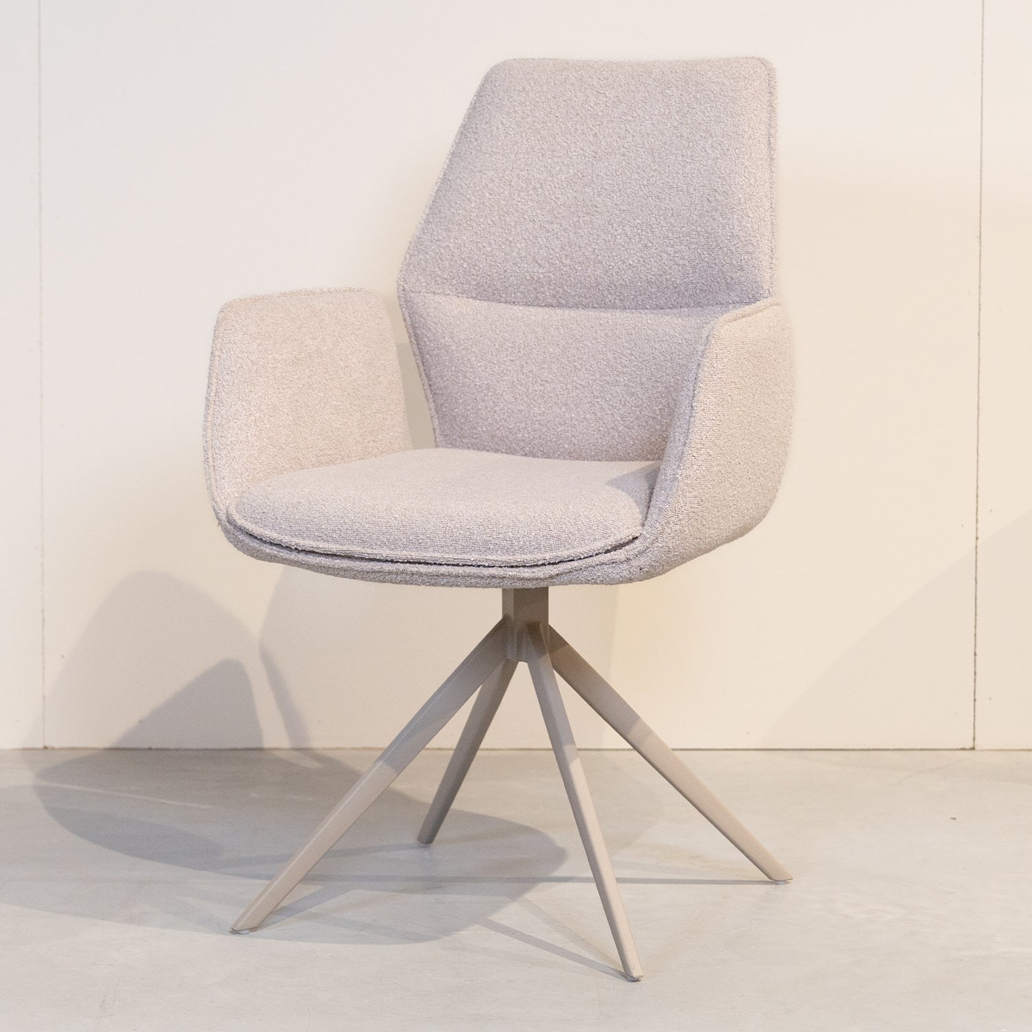 Eetkamerstoel Mellow | Naturel Bouclé | Magazijn leegverkoop