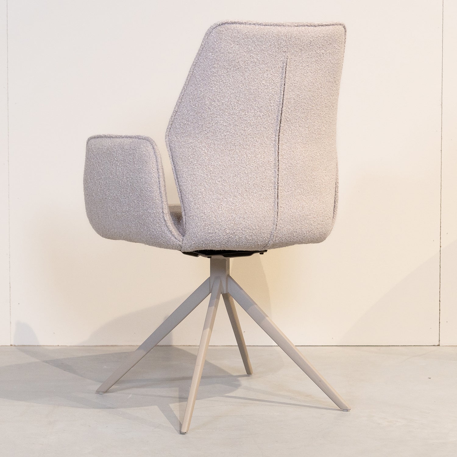 Eetkamerstoel Mellow | Naturel Bouclé | Magazijn leegverkoop