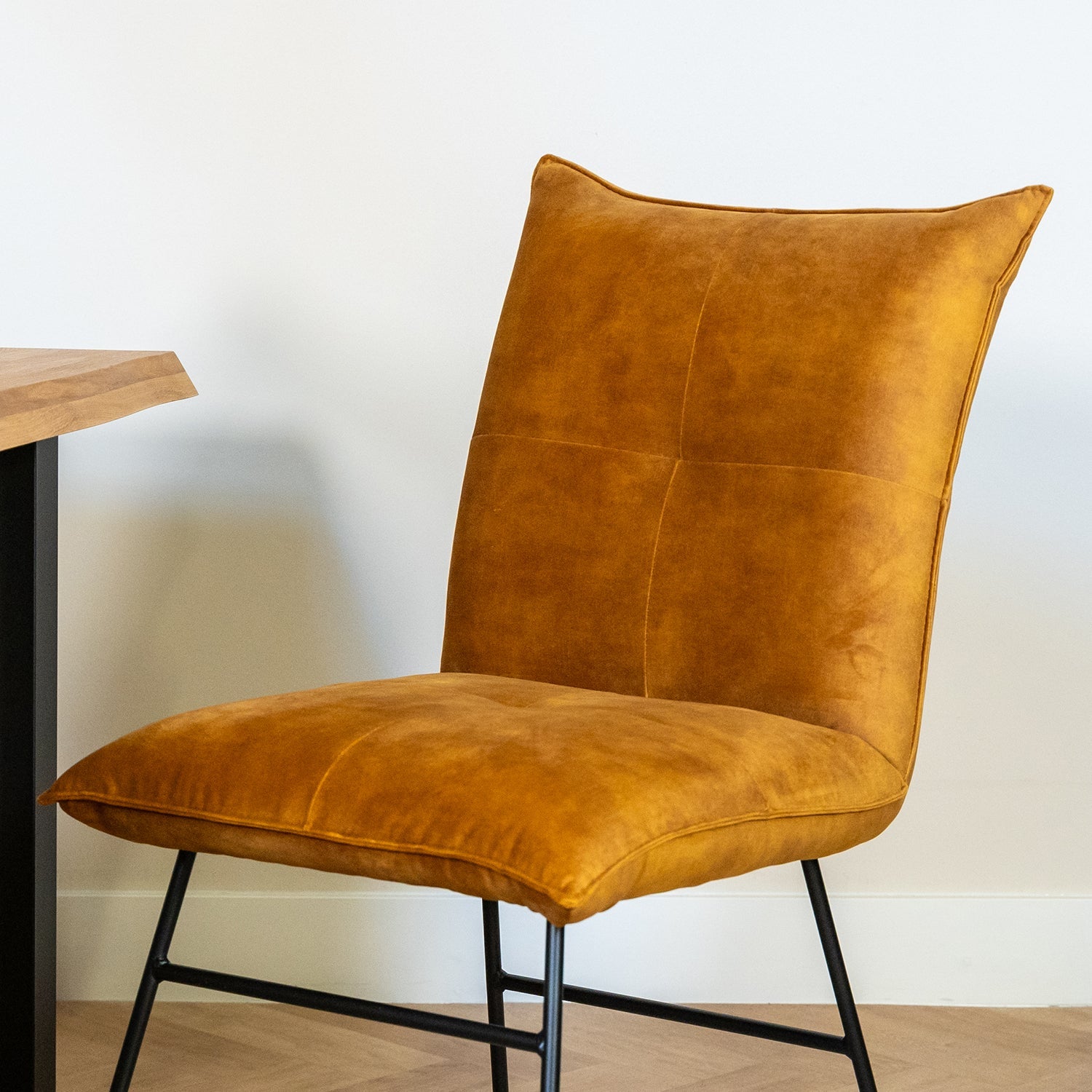 Eetkamerstoel Ivo Adore | Oker | Magazijn leegverkoop