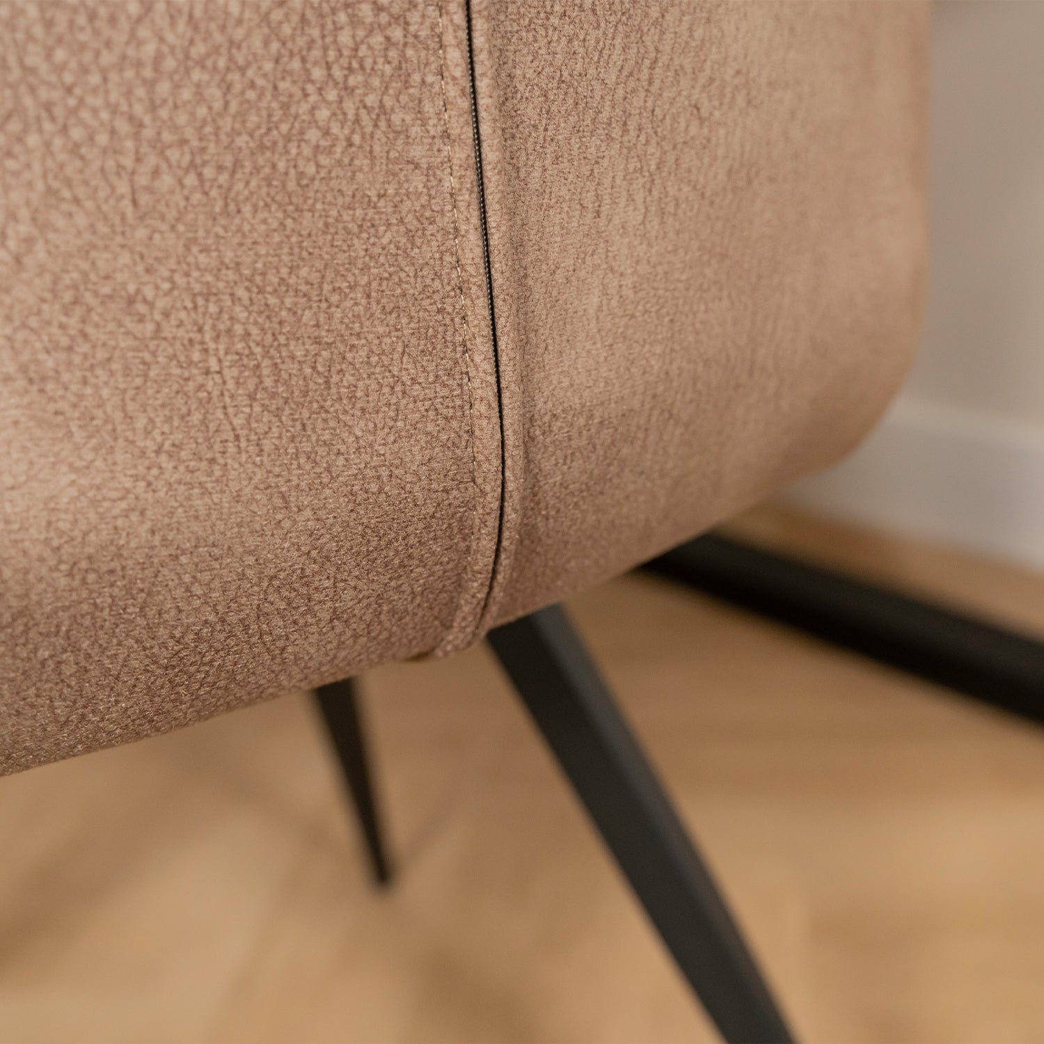Eetkamerstoel Puck | Cognac Microvezel | Magazijn leegverkoop