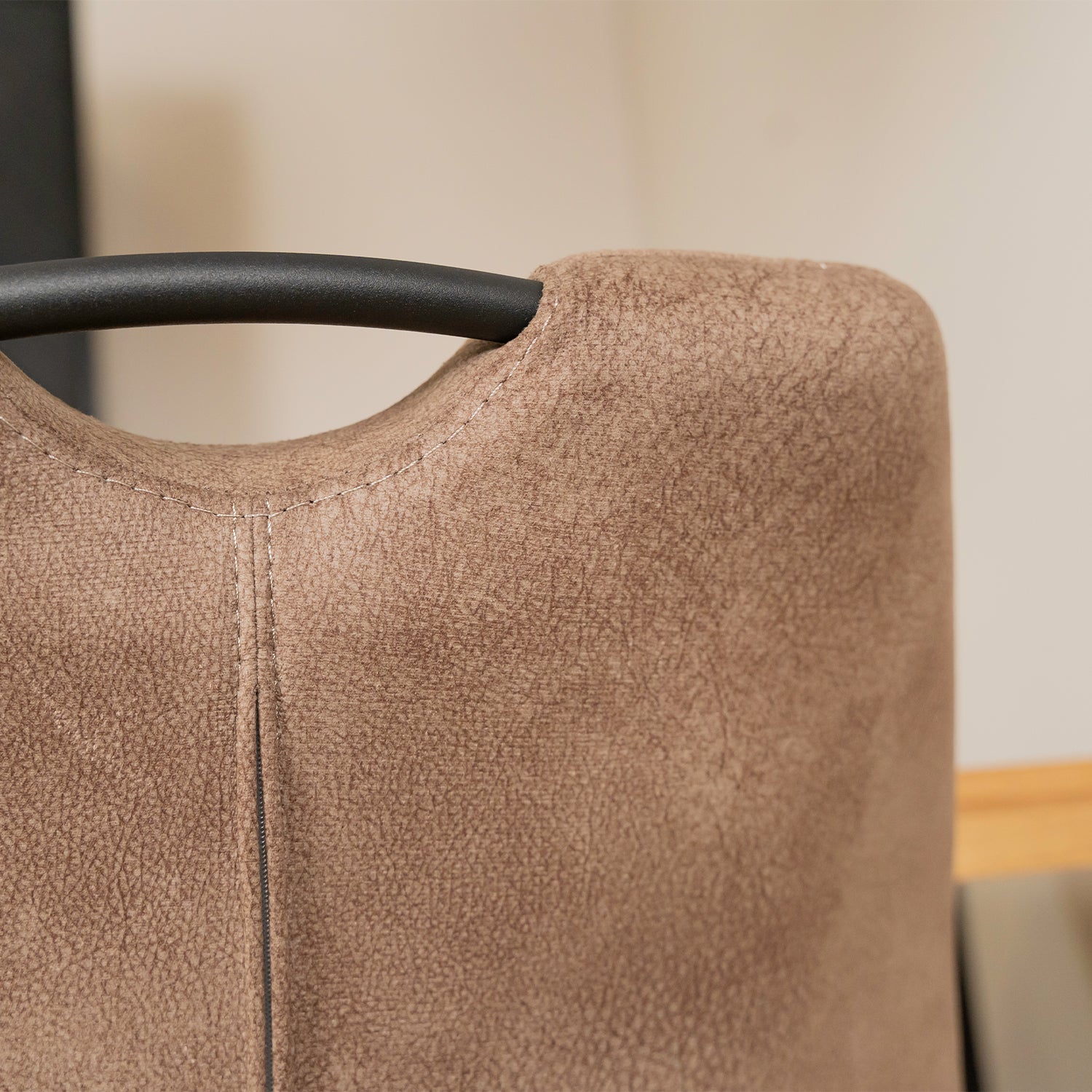 Eetkamerstoel Puck | Cognac Microvezel | Magazijn leegverkoop