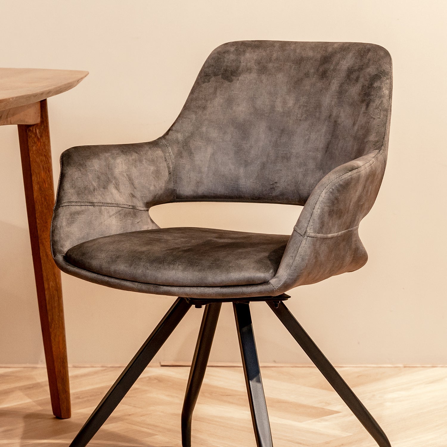 Eetkamerstoel Capp | Velvet Olive Groen | Magazijn leegverkoop