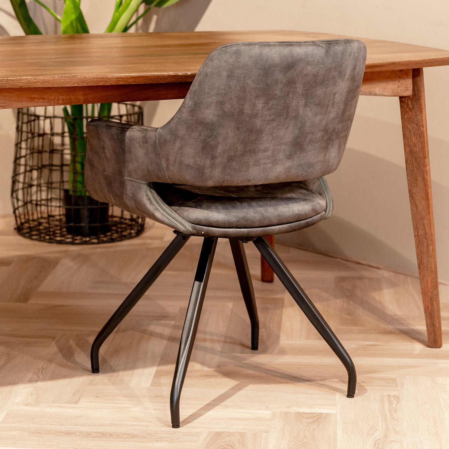 Eetkamerstoel Capp | Velvet Olive Groen | Magazijn leegverkoop