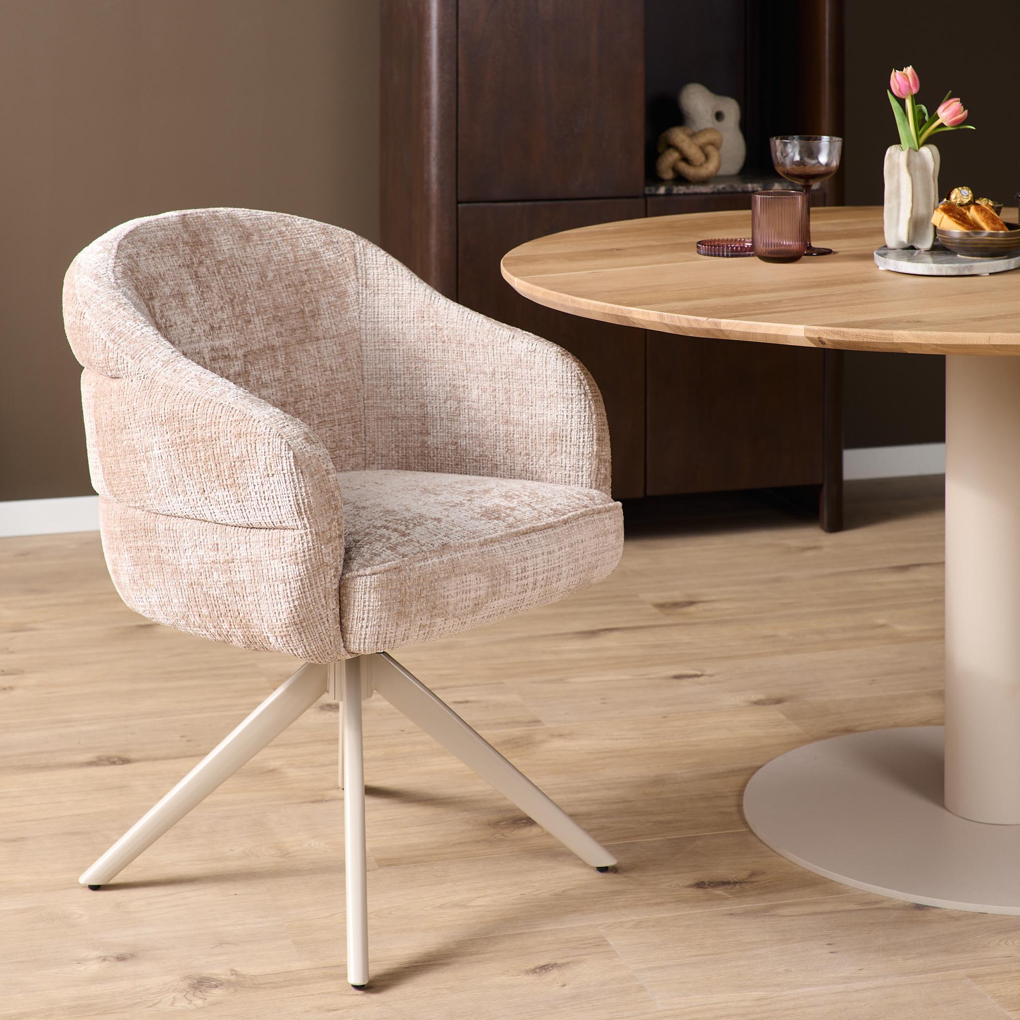 Eetkamerstoel Bella | Beige Cremona | Onderstel Sand