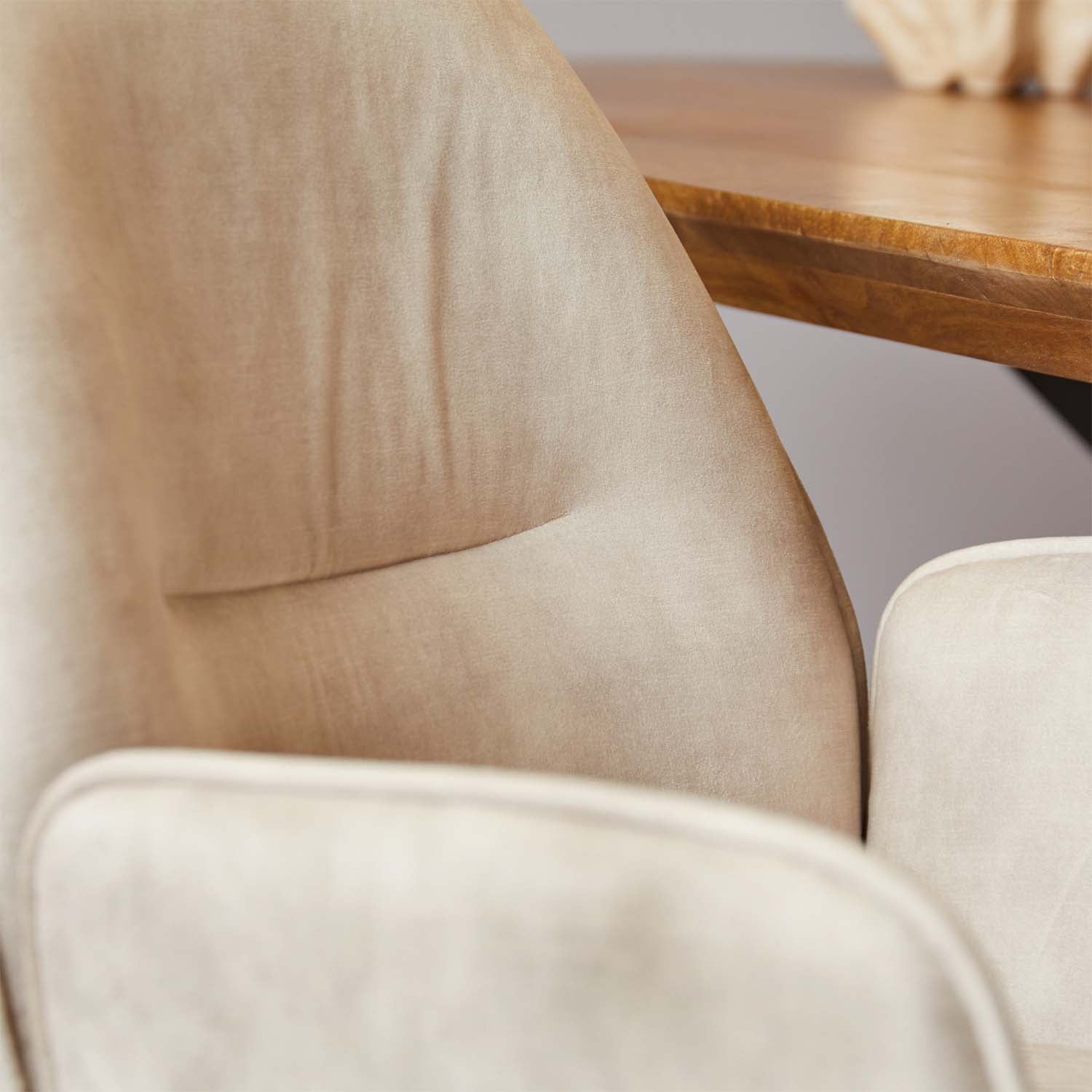 Eetkamerstoel Nova | Champagne Velvet | Magazijn leegverkoop