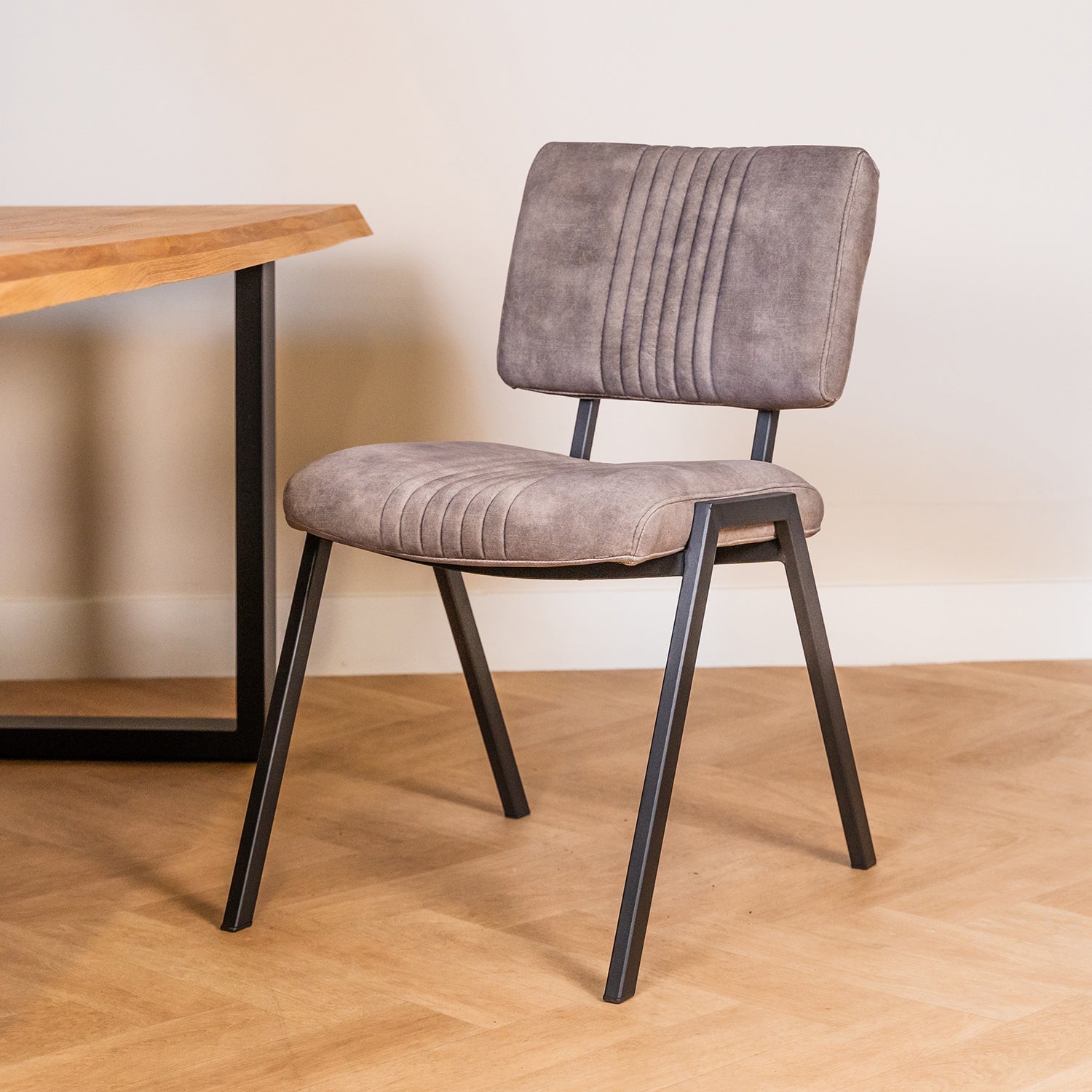 Eetkamerstoel Savio | Goldy Clay | Magazijn leegverkoop